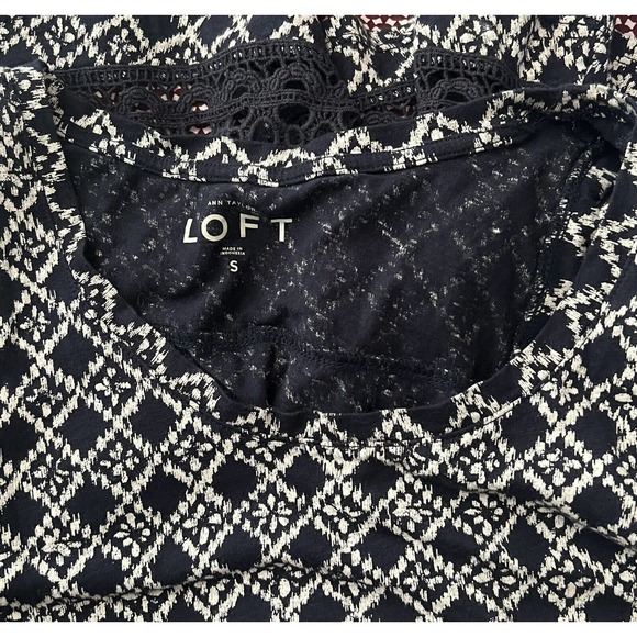 Ann Taylor Loft Shirt Womens Small Blue Print Sleeveless Scoop Neck Crochet Hem - Picture 4 of 4